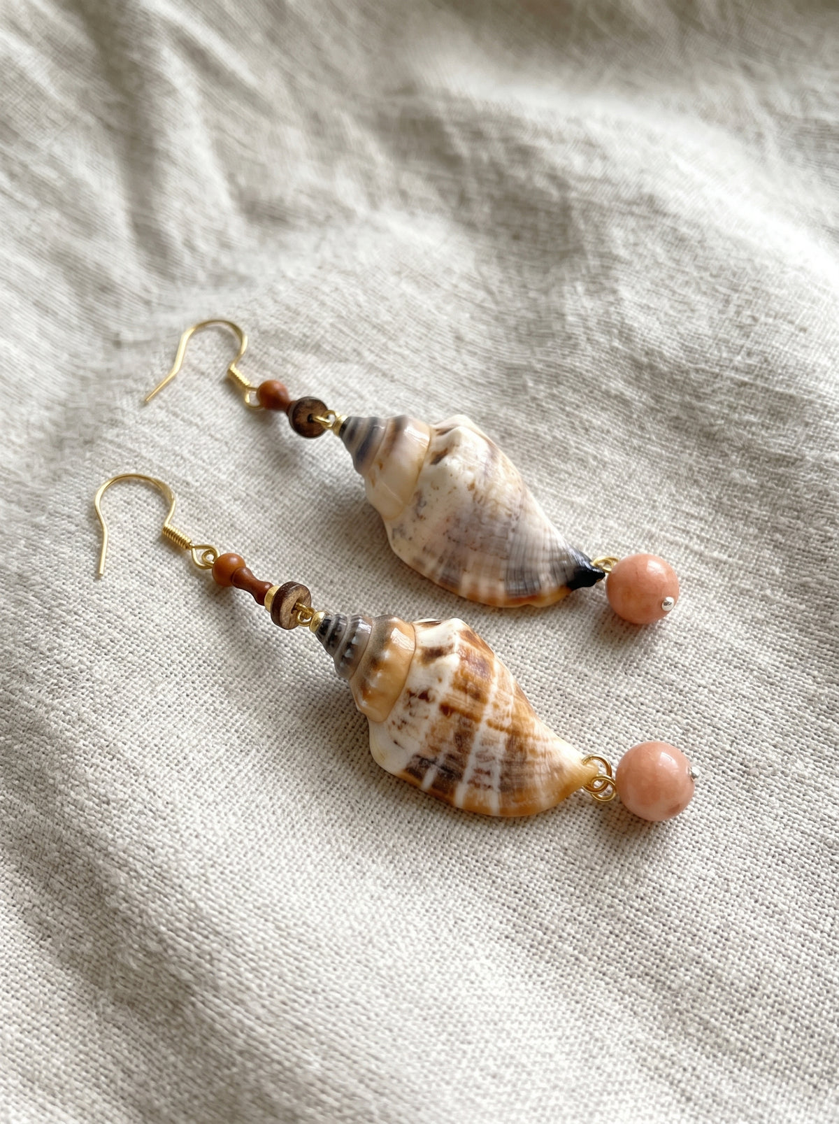 Conch Shell Drop Earrings – Handmade Boho Jewelry with Natural Pink Agate Beads